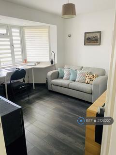 1 bedroom in a house share to rent, Willow Gardens, Reading, RG2