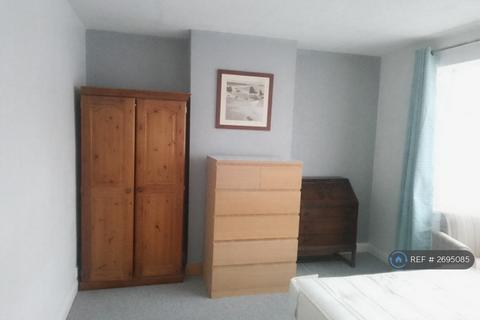 1 bedroom in a house share to rent, Shelley Road, Luton, LU4