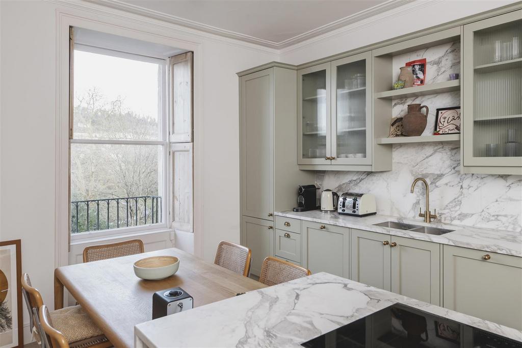 4, 17 Great Pult St ph18 copy.jpg