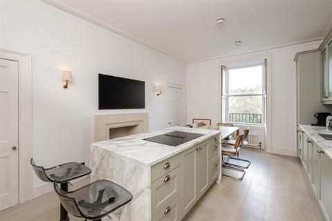 4 bedroom flat to rent, 17 Great Pulteney Street, Bath BA2