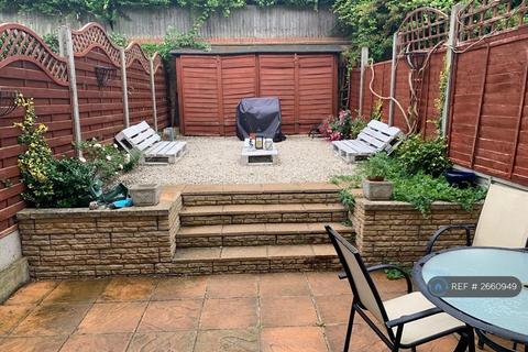4 bedroom terraced house to rent, Mast House Terrace, London, E14