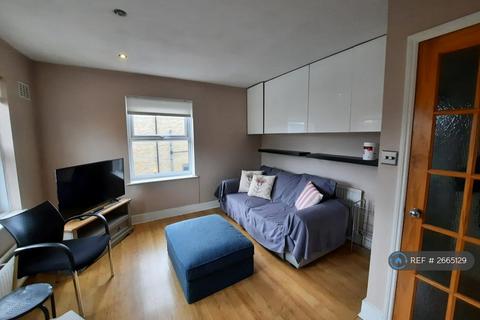 2 bedroom flat to rent, George Lane, London, SE13