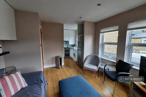 2 bedroom flat to rent, George Lane, London, SE13