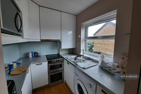 2 bedroom flat to rent, George Lane, London, SE13