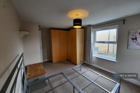 2 bedroom flat to rent, George Lane, London, SE13
