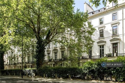 Studio to rent, Westbourne Terrace, London, W2