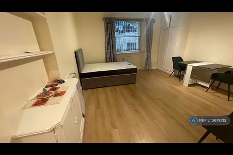 Studio to rent, Westbourne Terrace, London, W2