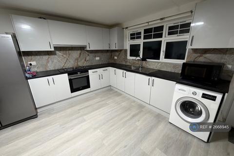 6 bedroom end of terrace house to rent, Prince Regent Lane, London, E13