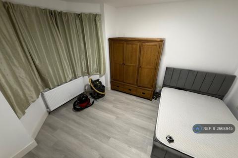 6 bedroom end of terrace house to rent, Prince Regent Lane, London, E13