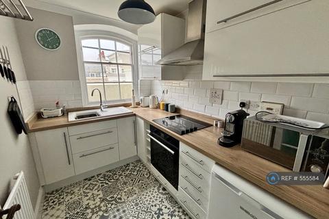 2 bedroom flat to rent, Portland Place, Brighton, BN2