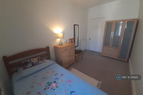 2 bedroom flat to rent, Abbey Place, Aberdeen, AB11