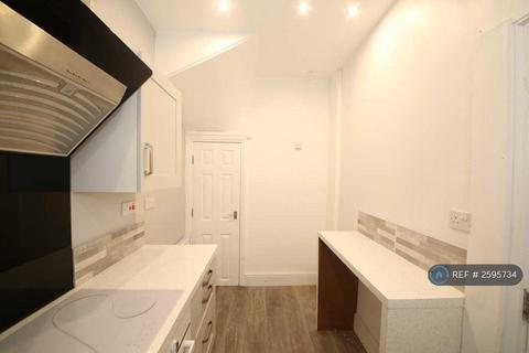 2 bedroom terraced house to rent, East Park Place, Leeds, LS9