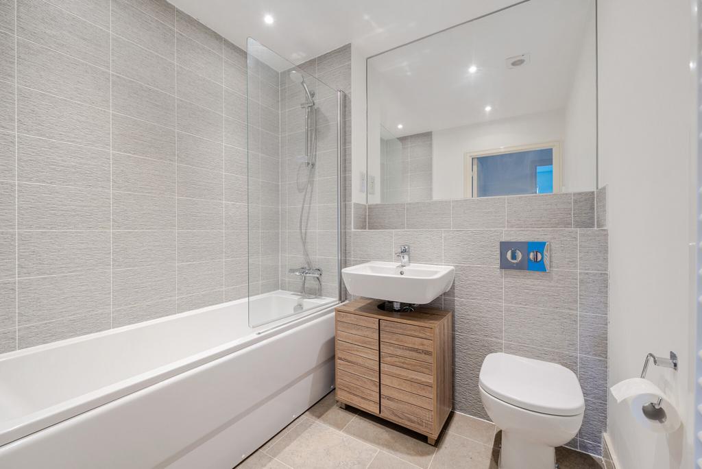 1388634-5-693fde1...