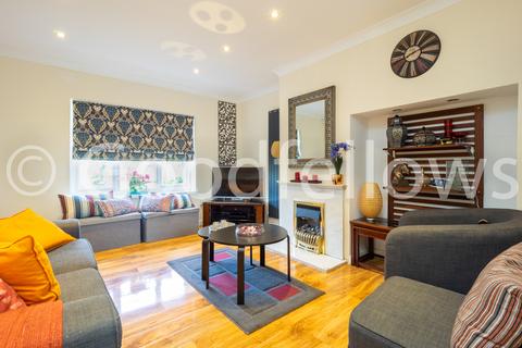 undefined, Dore Gardens, Surrey SM4