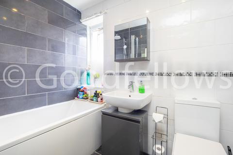 undefined, Dore Gardens, Surrey SM4