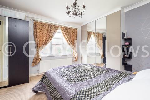 undefined, Dore Gardens, Surrey SM4
