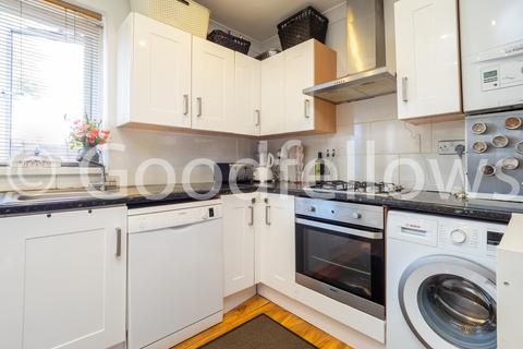 2 bedroom house to rent, Dore Gardens, Surrey SM4