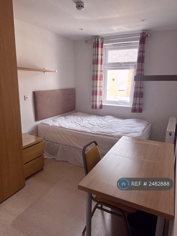 Room 4 £105 Per Week