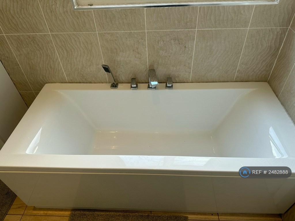 Room 6 Penthouse Ensuite