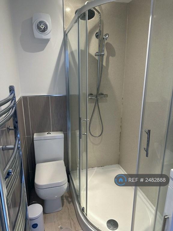 Room 2 Ensuite
