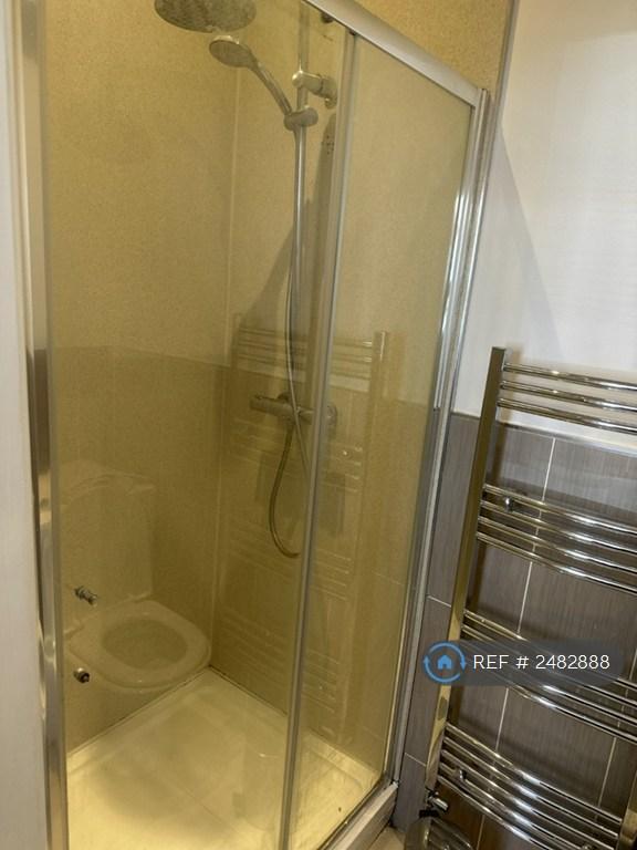 Room 1 Ensuite