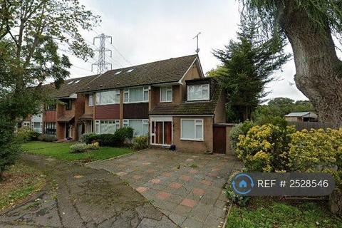 1 bedroom in a house share to rent, Front Lane, London, RM14