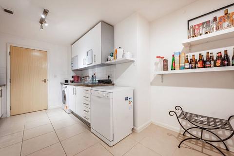 2 bedroom flat to rent, St George Wharf, Vauxhall, London, SW8