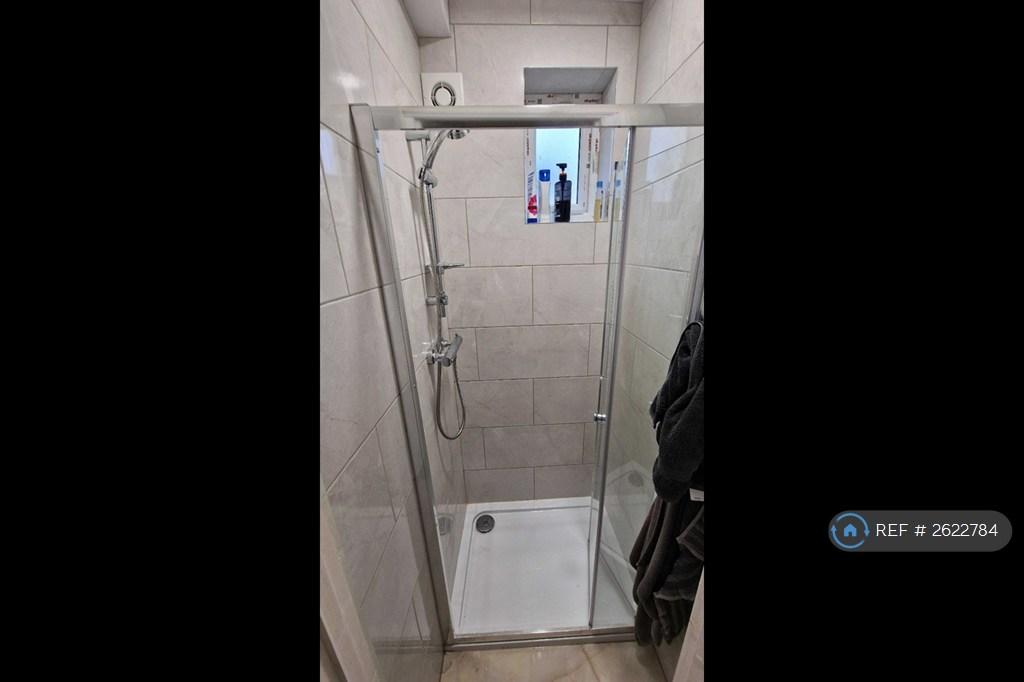 Room 2 Shared Bathroom