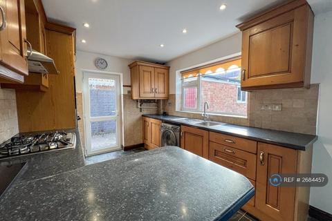 3 bedroom semi-detached house to rent, Penzance Avenue, Wigston, LE18
