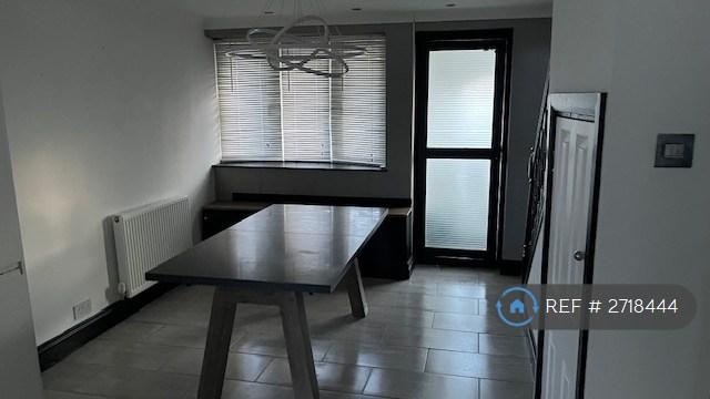 Kitchen Diner View Of Front