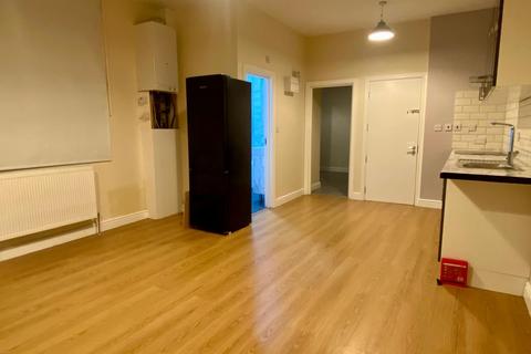 2 bedroom flat to rent, Thornton Heath CR7