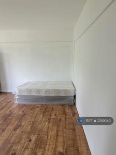 4 bedroom semi-detached house to rent, Sandhurst Drive, Ilford, IG3