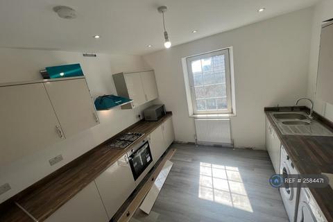1 bedroom in a flat share to rent, Sandhurst Road, London, SE6