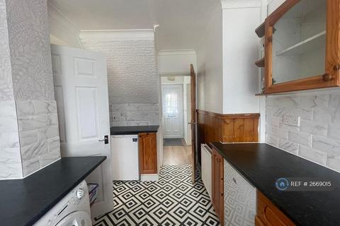 2 bedroom semi-detached house to rent, Dixon Court, Cottingham, HU16