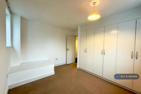2 bedroom flat to rent, Finchley Road, London, NW11