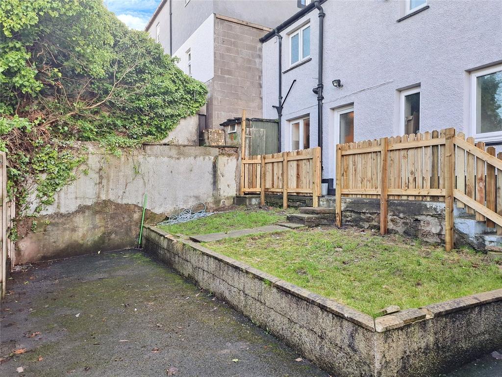 Parking &amp; Garden
