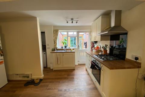 2 bedroom terraced house to rent, St. Johns Road, Winchester, SO23