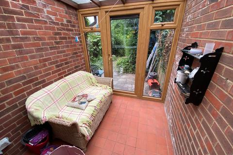 2 bedroom terraced house to rent, St. Johns Road, Winchester, SO23