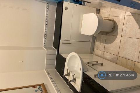 1 bedroom flat to rent, Madison Heights, Hounslow, TW3