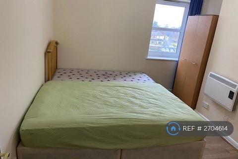 1 bedroom flat to rent, Madison Heights, Hounslow, TW3