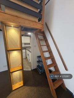 Studio to rent, Willesden Lane, London, NW6