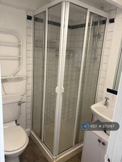 Studio to rent, Willesden Lane, London, NW6