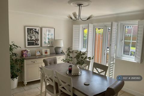 5 bedroom detached house to rent, Broomfields, Somerford, Congleton, CW12