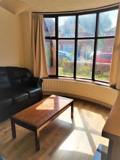 4 bedroom semi-detached house to rent, Delacourt Road, Manchester