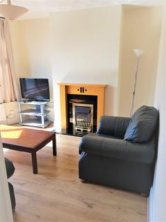 4 bedroom semi-detached house to rent, Delacourt Road, Manchester