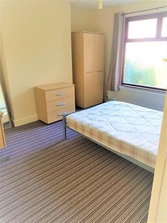 4 bedroom semi-detached house to rent, Delacourt Road, Manchester
