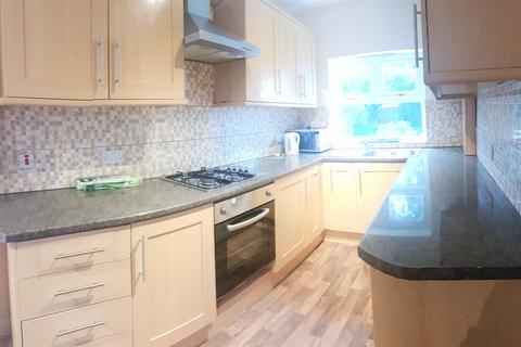 4 bedroom semi-detached house to rent, Delacourt Road, Manchester