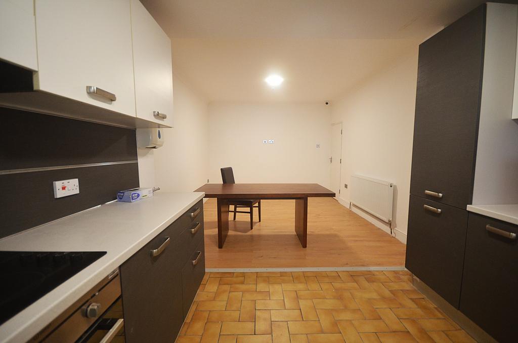 Kitchen & Lounge