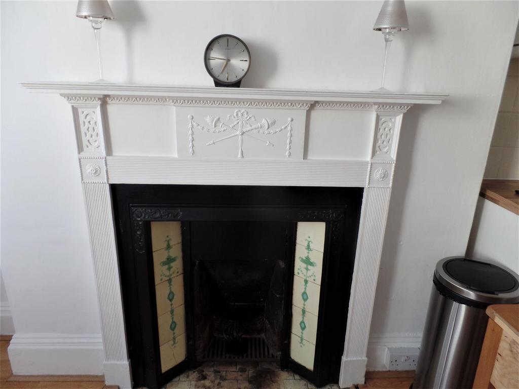 Fireplace lh.jpg