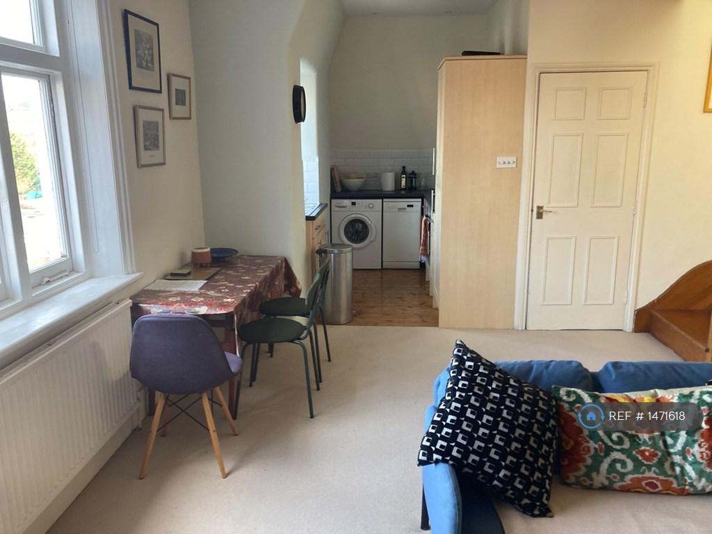 Living Room/Kitchen